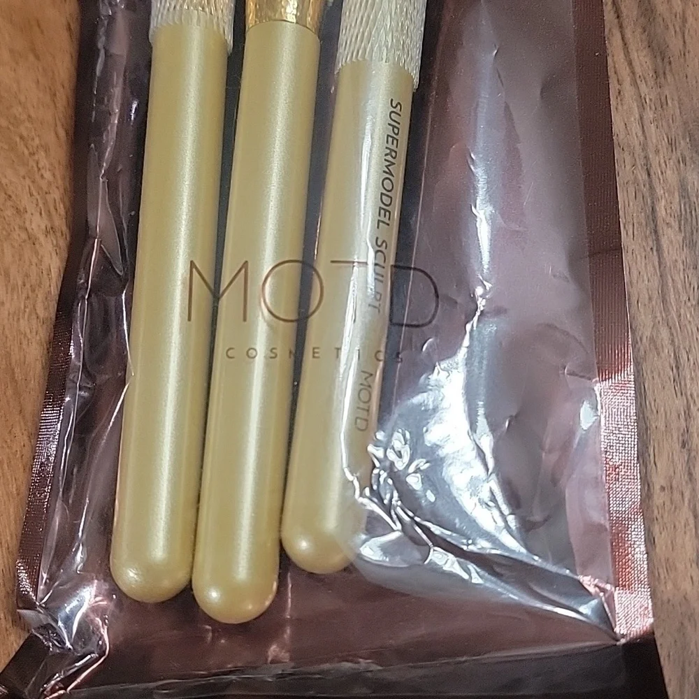 MOTD Cosmetics Gold Goddess   Trio Brush Set